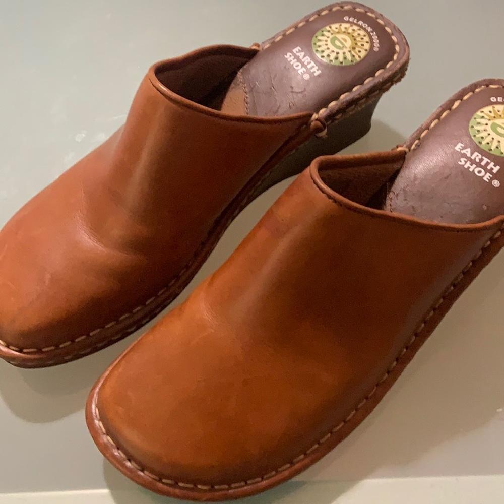 Earth Shoe Woman Clogs Sz:9 leather brown